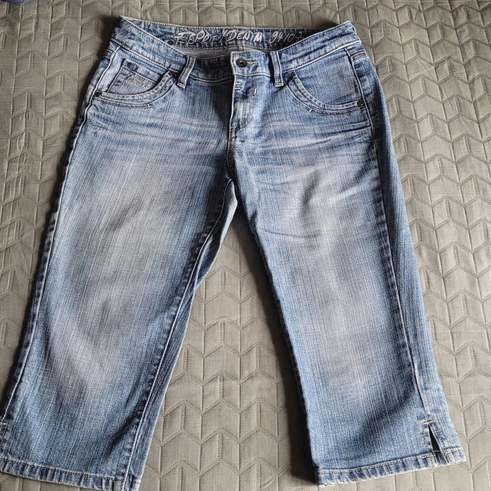 Stylish Blue Denim Women's Capri